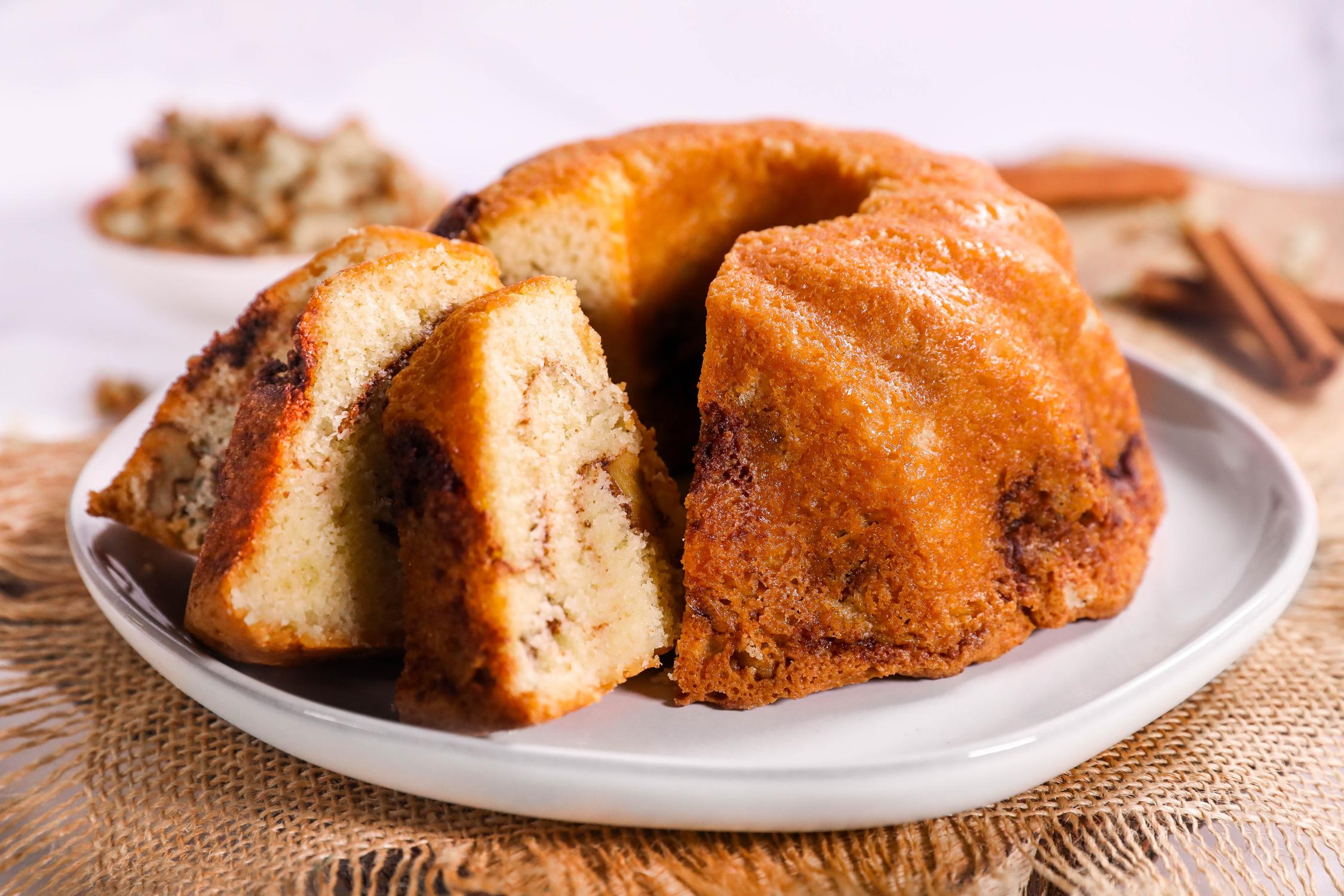 DLM Classic Coffee Cake with cinnamon and walnuts