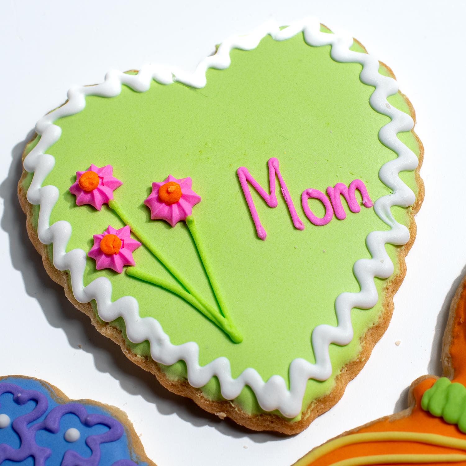 Frosted Baker Mom Heart Coookie