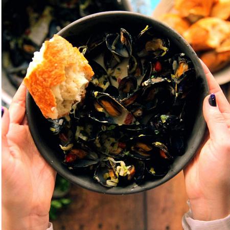 Mussels with Pernod & Cream