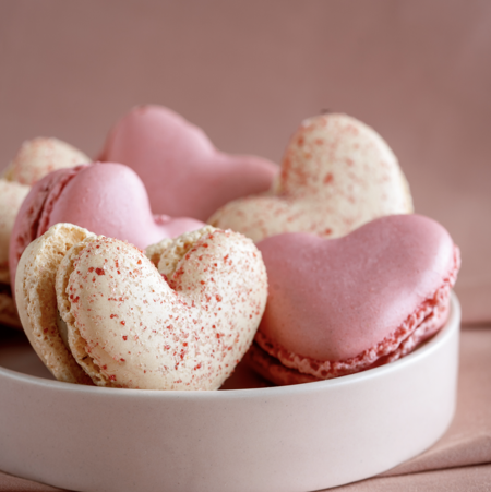 Le Chic Patissier Heart Macarons 6 Pack Vanilla and Raspberry