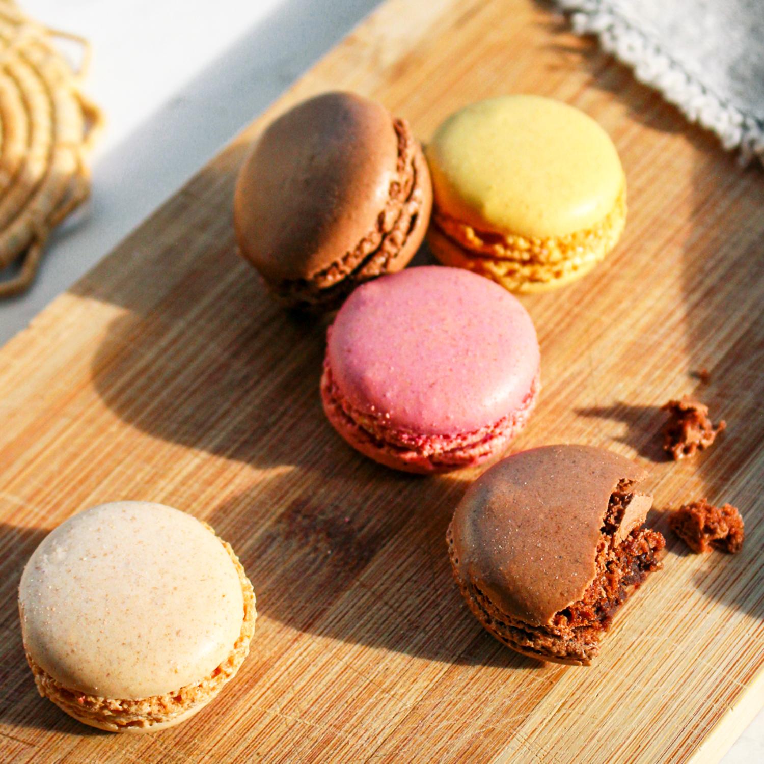 Le Chic Patissier Macarons 12 pack