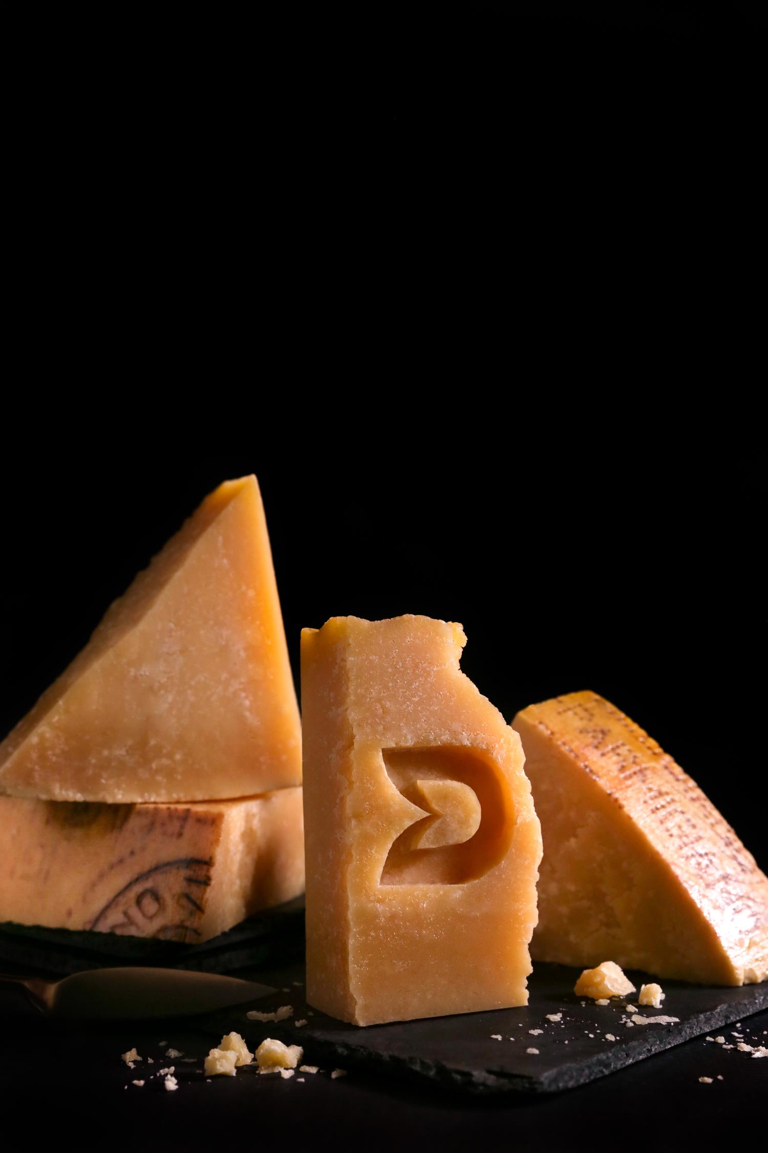 DLM Differece Parmigiano reggiano from Italy