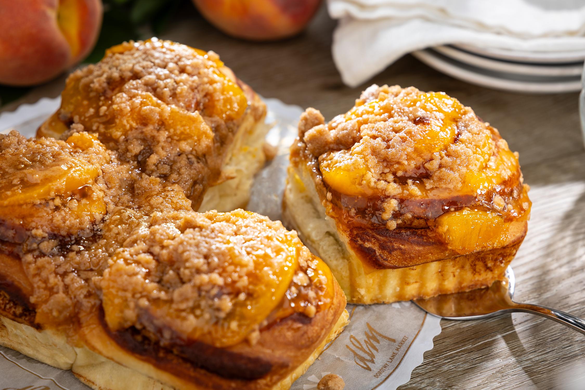 Peach_Cinnamon_Rolls_Peach_Party