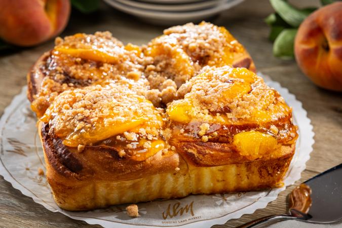 Peach_Cinnamon_Rolls_Peach_Party