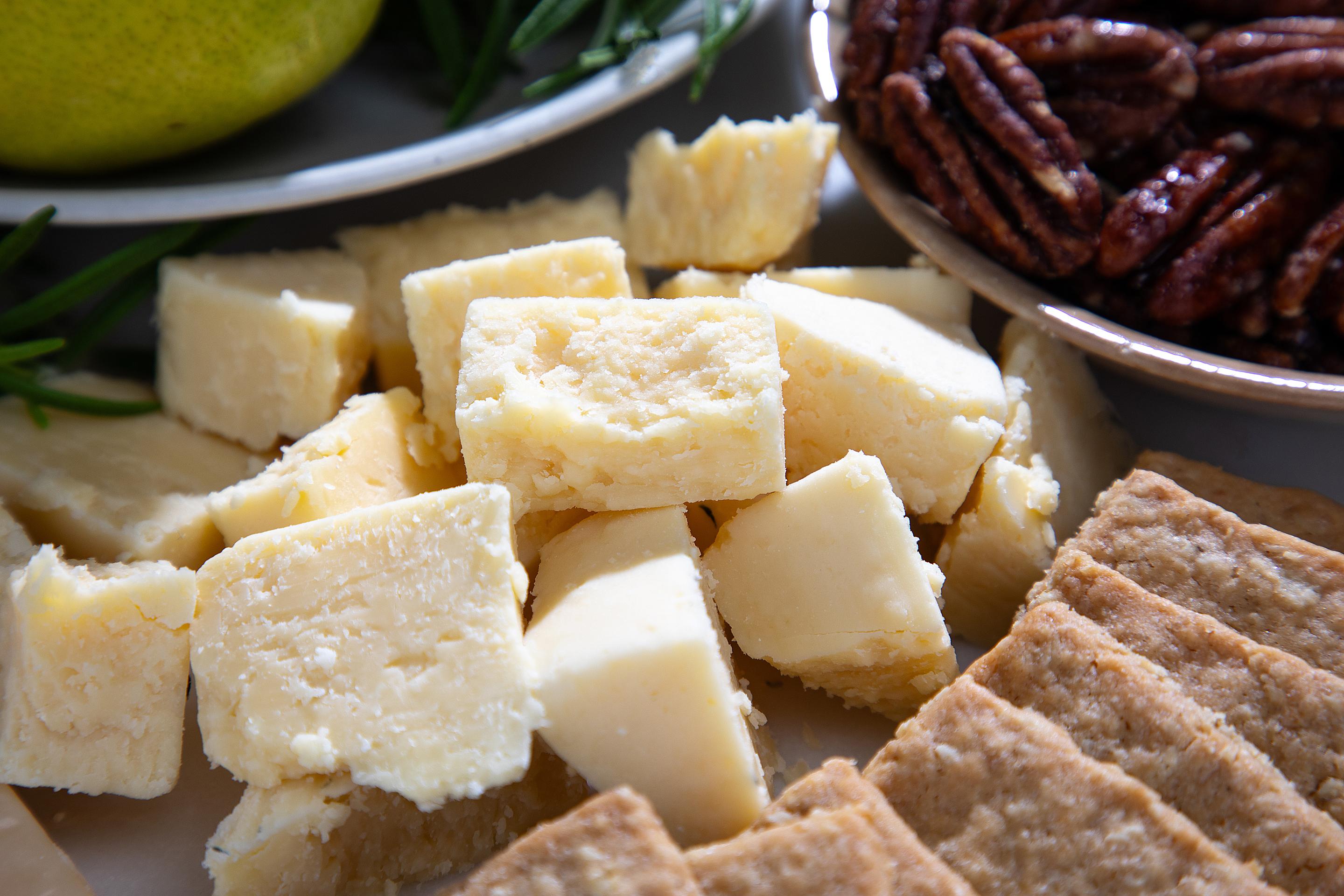 Premium Fruit and Cheese Gift Box snowdonia cheddar cheese