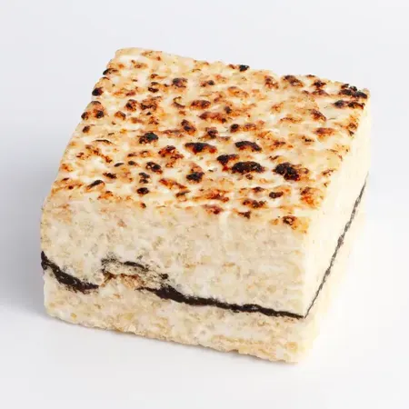 The Criserpy S'mores crispy cake enlarged top and side view